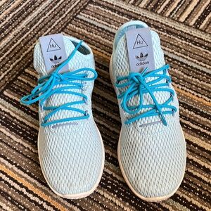 Adidas Blue Sneakers Modern Lightweight Design